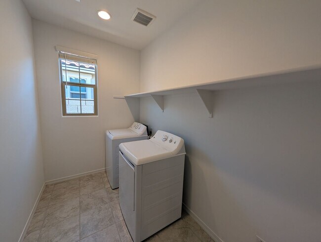 Building Photo - 4 Bedroom 3 Bathroom Parkside Los Cielos Home