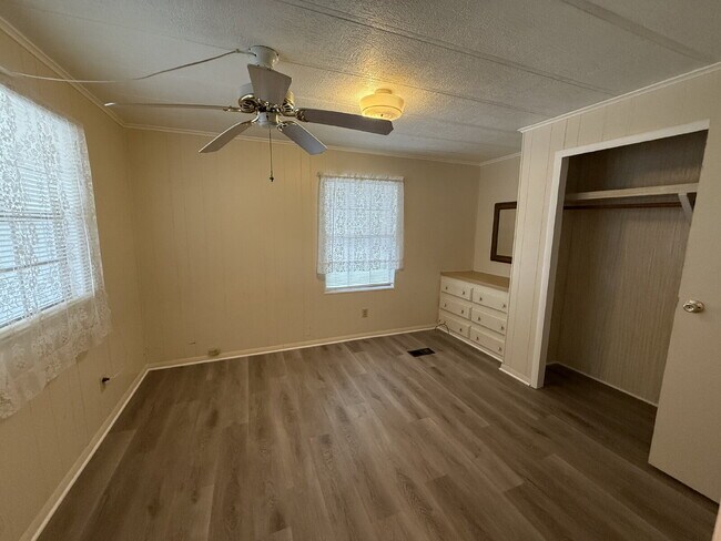 Building Photo - Cozy 2 Bedroom, 2 Bathroom Gem in St. Cloud – Your Perfect Retreat Awaits!