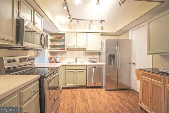 Building Photo - 502 Portsmouth Ct