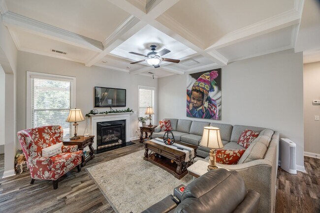 Building Photo - Stunning 4-Bedroom, 3.5-Bath Full Brick Ho...