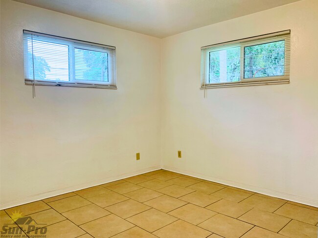 Building Photo - 1505 Edgewater Rd