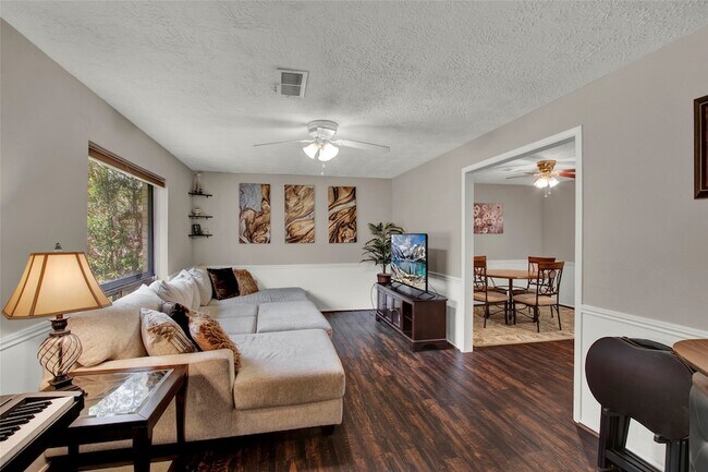 Building Photo - 6208 Brookdale Dr