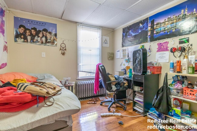 Building Photo - 28 Monmouth St