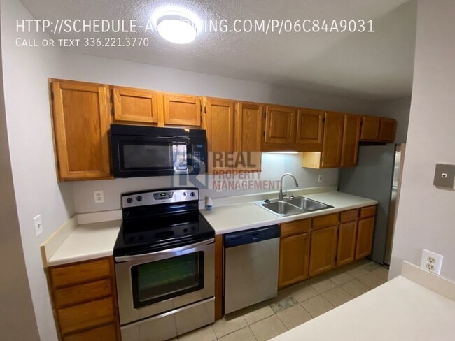 Building Photo - Pristine 2 Bed / 2 Bath Condo on Glendale ...