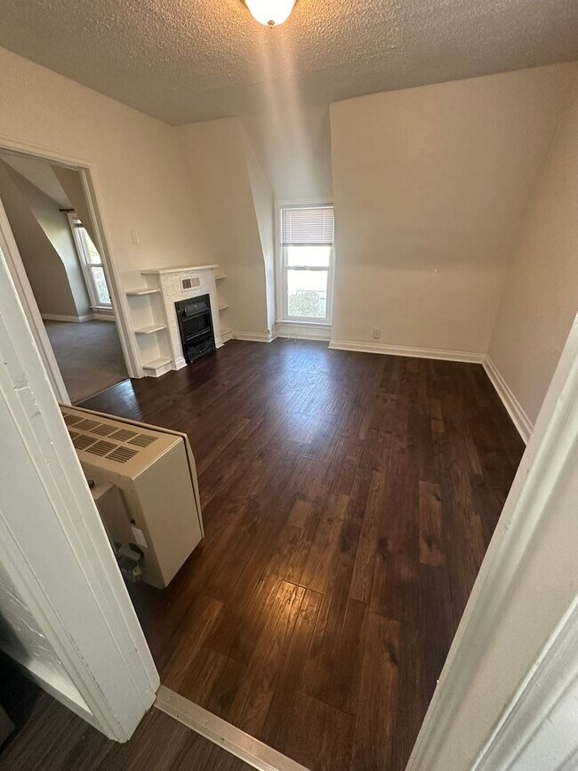 Building Photo - 113 N 6th St