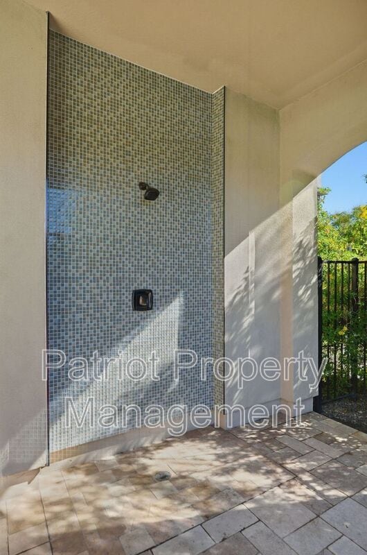 Building Photo - 7347 E Vista Bonita Dr