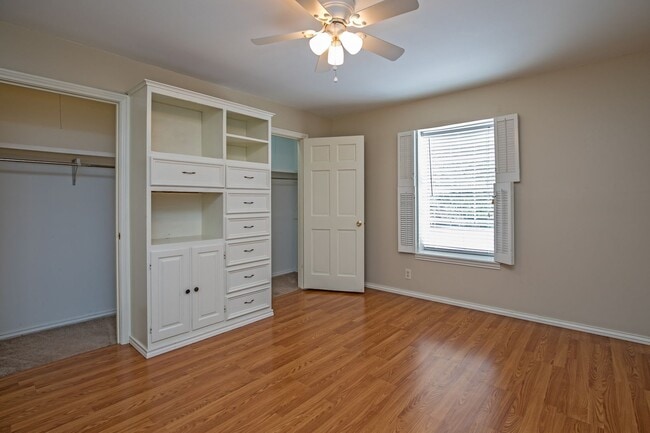 Building Photo - Colony Park Dr 3712/3714