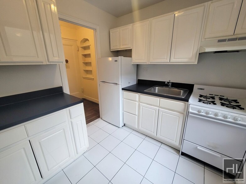 Building Photo - BROADWAY