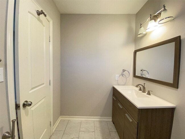 Building Photo - 410 Woolworth St