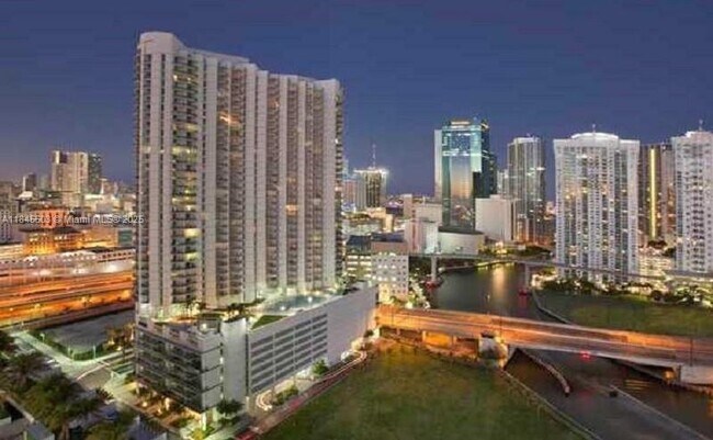 Building Photo - 350 S Miami Ave