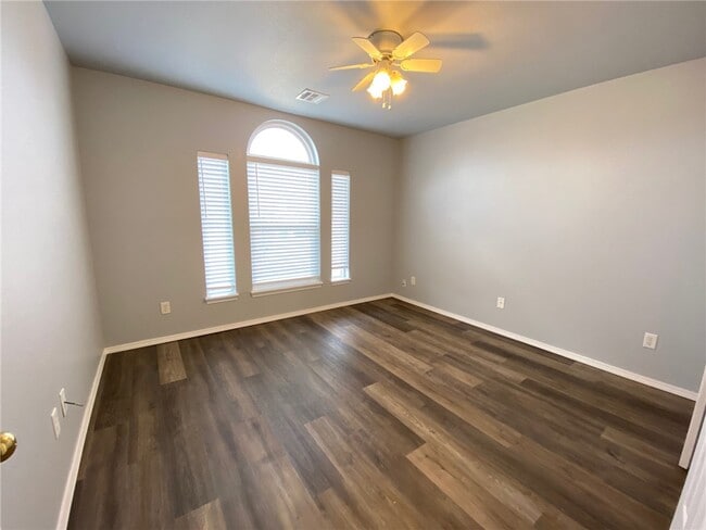 Building Photo - 1011 Sunflower St