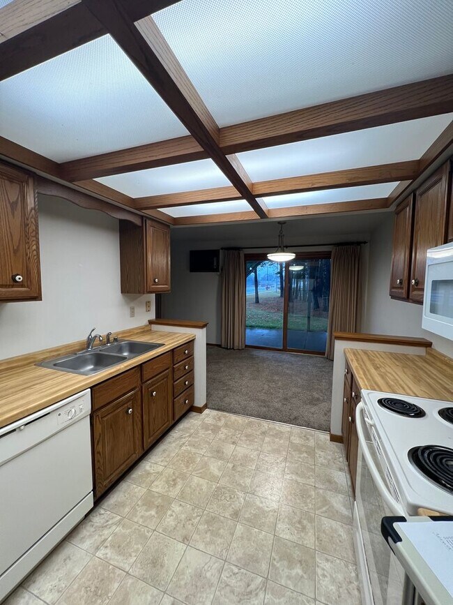 Building Photo - 632-638 S 44th Avenue