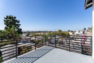 Building Photo - New, Top Floor | 3 Bed, 3 Bath, Laundry, B...