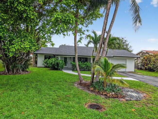 Building Photo - 725 Heron Dr