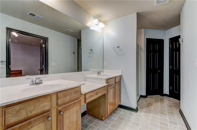 Building Photo - 1754 Oak Brook Ln NW
