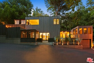 Building Photo - 10072 Westwanda Dr