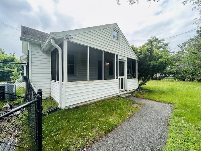 Building Photo - 4861 Eastern Ln