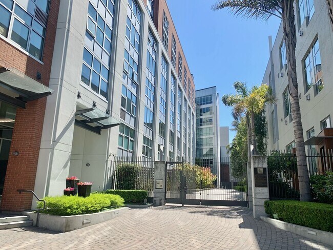 Building Photo - South Beach Contemporary Top Floor New Yor...