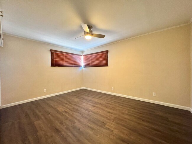 Building Photo - South Scottsdale huge corner lot 3 bedroom...
