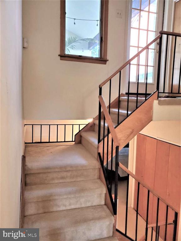 Building Photo - 8 Rex Ave