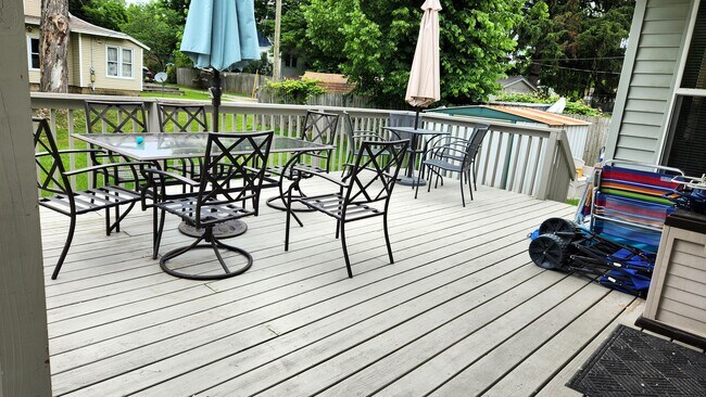 Large deck - 503 Chambers St