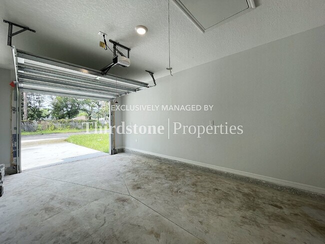 Building Photo - 8344 Maple St