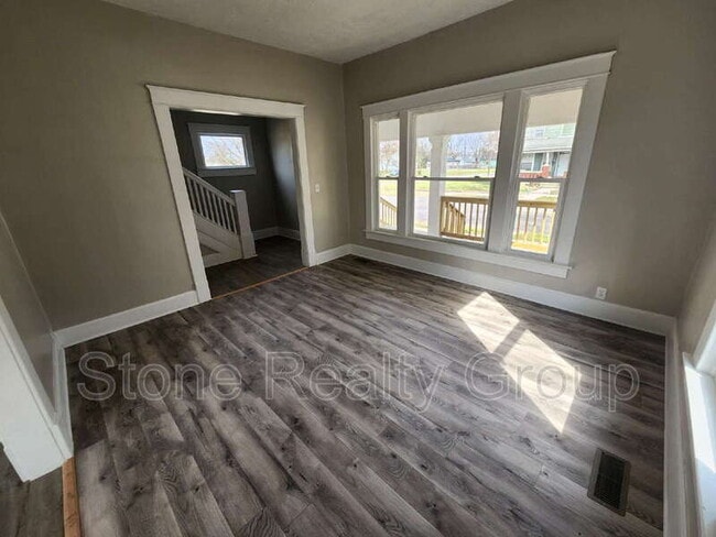 Building Photo - 1609 College Ave