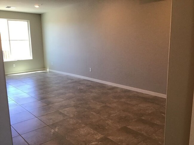 Building Photo - Two Bedroom Townhouse In North Reno...