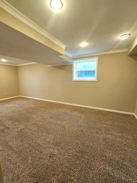 Building Photo - 600 Hawthorne Ln