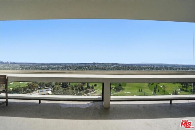 Building Photo - 2222 Ave of the Stars