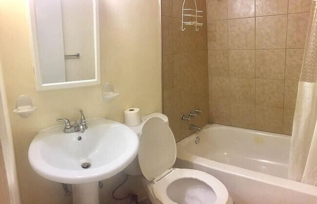 Building Photo - 4B2B house | Walking distance to Drexel Un...
