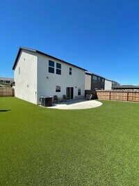 Building Photo - Beautiful 4-Bedroom, 2.5-Bathroom Two-Stor...