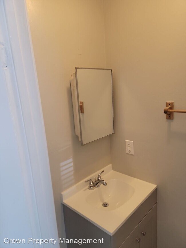 Building Photo - 2 br, 1.5 bath House - 1633 B North Street