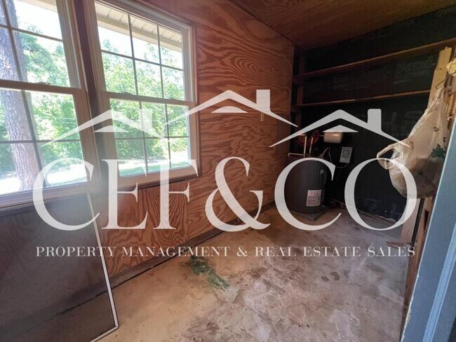 Building Photo - 308 Pine Lake Ct
