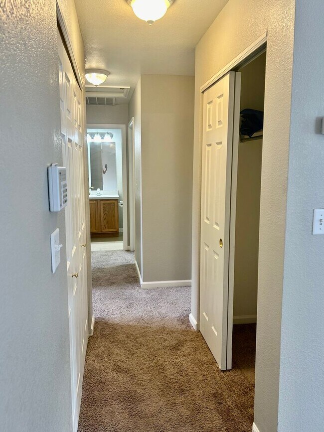 Building Photo - Charming 3bd/2ba in Mayfair Neighborhood!