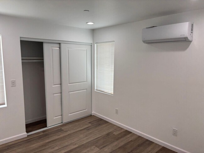 Building Photo - 2 bedrooms 2 baths home FOR RENT