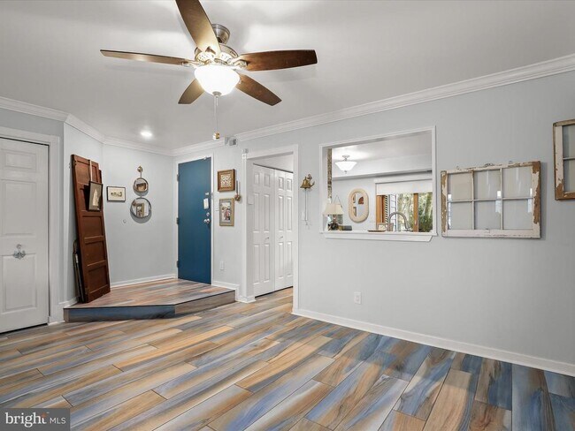 Building Photo - 7024 Channel Village Ct