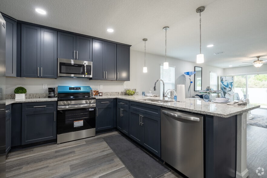 4BR, 2BA - 1,456SF - Kitchen - Cedar Creek Estates