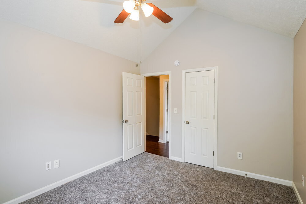 Building Photo - 2729 Riverbend Dr
