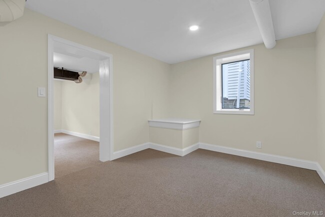 Building Photo - 21 Reading Rd