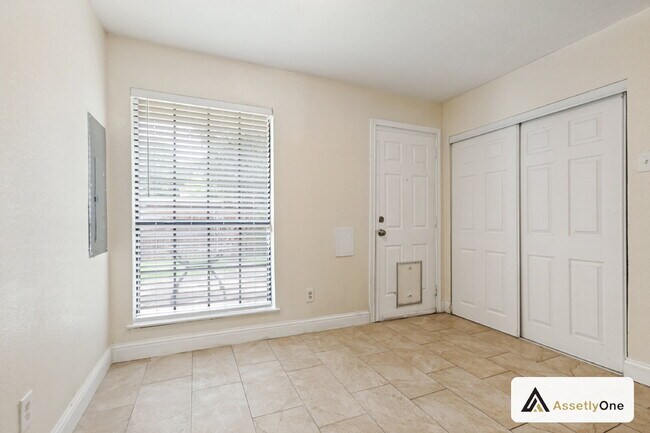 Building Photo - Updated North Dallas Townhome | 2 Pools | Clubhouse | Richardson ISD | Private Backyard
