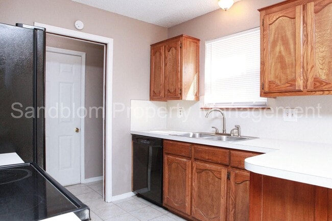 Building Photo - FOR LEASE | Owasso | Available Now!