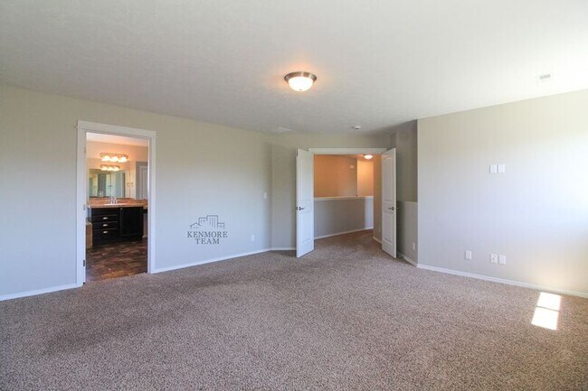 Building Photo - 727 Pinnacle Dr