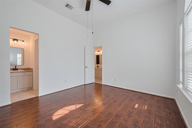 Building Photo - 15603 Mustang Island Dr