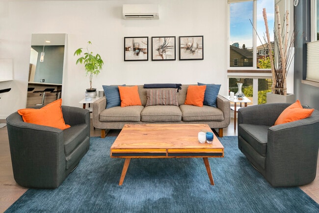 Building Photo - 208 16th Ave