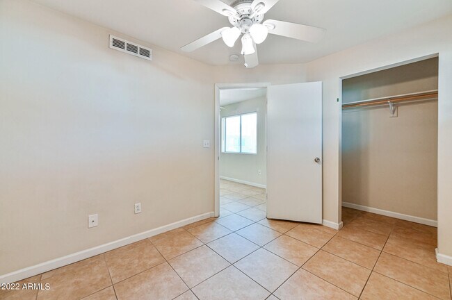 Building Photo - 3949 E Earll Dr