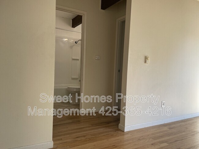 Building Photo - 2648 14th Ave W