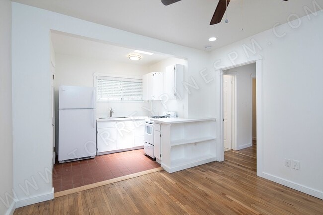 Primary Photo - Bankers Hill 1BR, Nestled Between Balboa P...