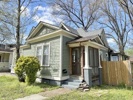 Building Photo - 2030 Young Ave