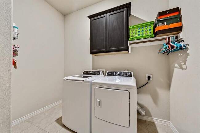 Building Photo - 932 Lake Cypress Ln